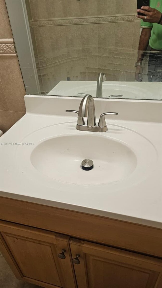 Building Photo - 6890 N Kendall Dr