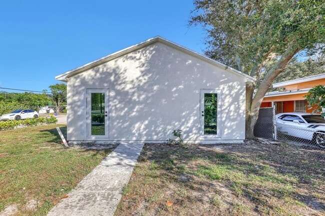 Building Photo - 802 S M St