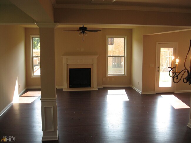 Building Photo - 4955 Ducote Trail