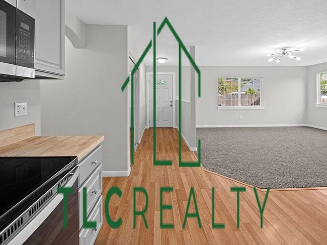 Building Photo - Beautiful Home on Corner Lot