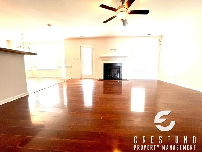Building Photo - Freshly Painted and Spacious 4 Bedroom, 3 ...