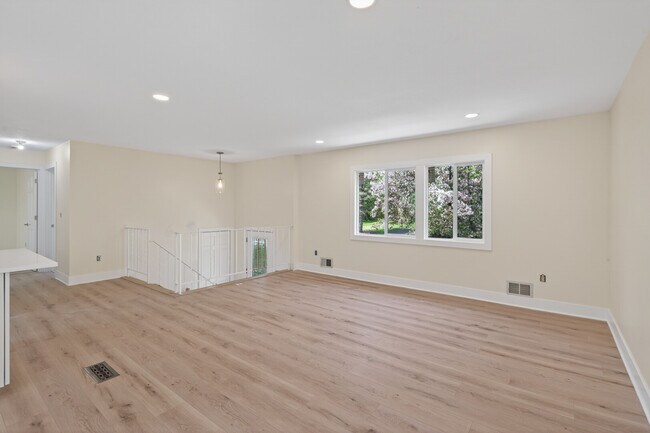 Building Photo - 6474 Totem Trail