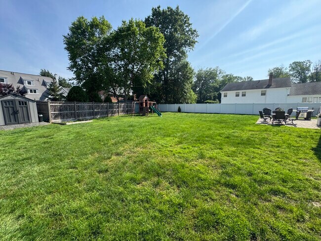 Building Photo - 37 Stoneham Dr