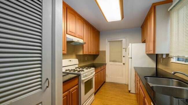 Building Photo - 1570 Buena Vista Ave