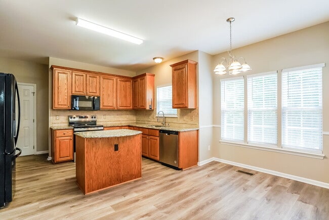Building Photo - 9620 White Carriage Dr