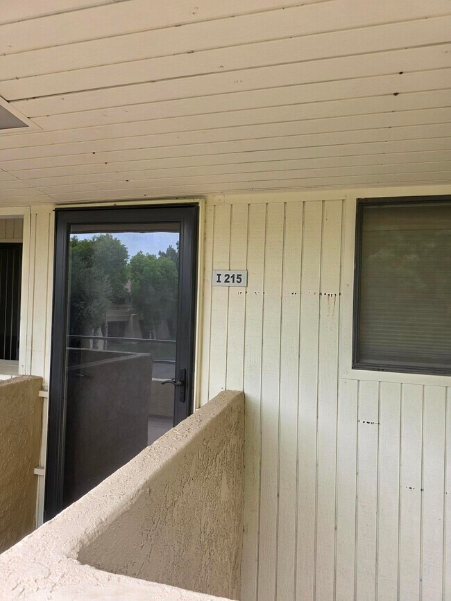 Building Photo - 680 N Ashurst Ct
