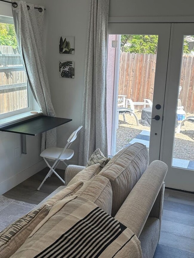Building Photo - Charming Backyard Studio – All Utilities I...
