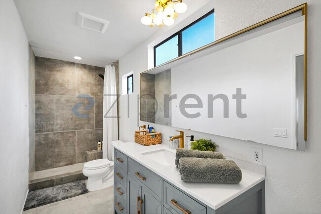 Building Photo - Unit 40