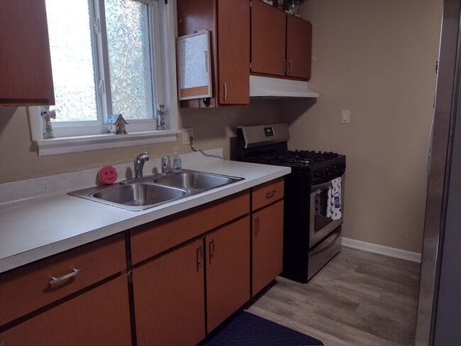 Building Photo - 1113 Wiener Dr