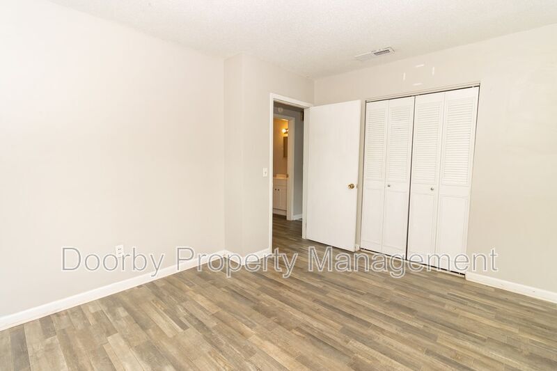 Building Photo - 6413 Basswood Ln