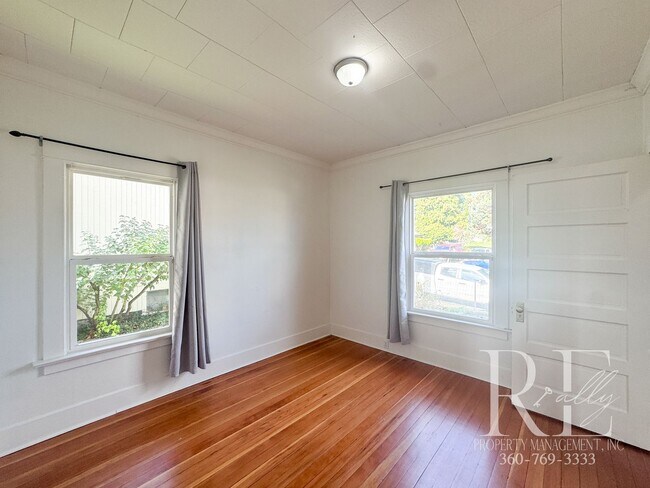 Building Photo - Light-Filled Home with Vaulted Ceilings, Bonus Basement & Walkable Location