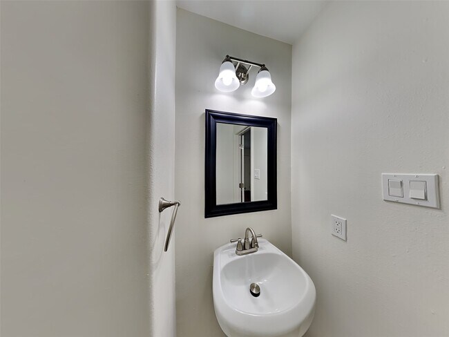 Building Photo - 16778 Fallen Timbers Dr