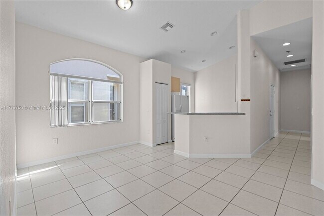 Building Photo - 1270 NE 39th Ave