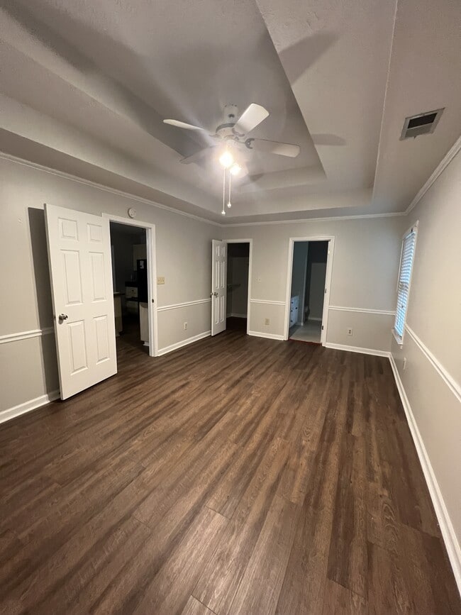 Building Photo - 1080 Sharon Pl