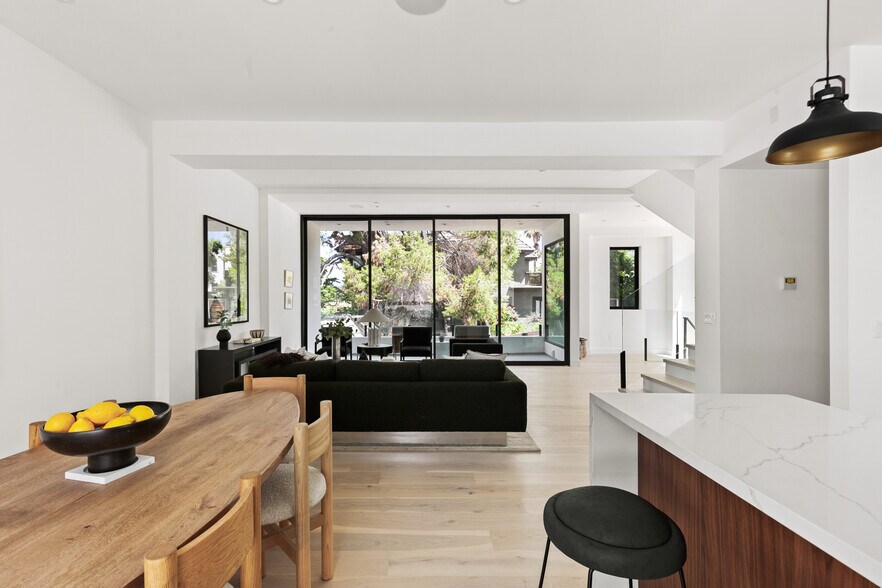 Building Photo - 861 1/2 Hyperion Ave