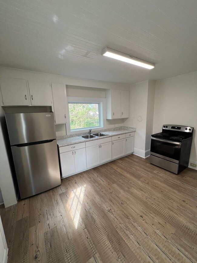 Building Photo - UPGRADED 2 Bedroom Home FOR RENT