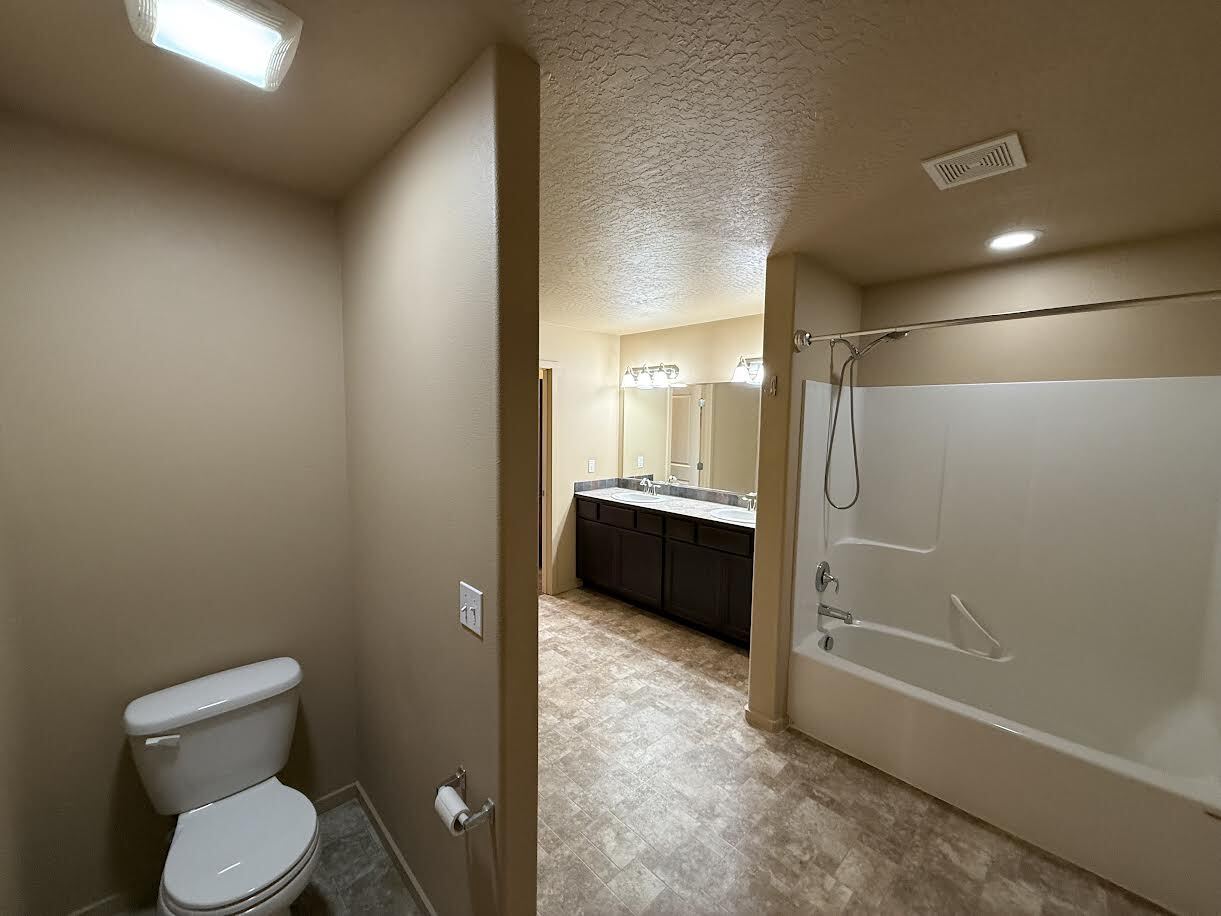 Building Photo - 3420 W Pescador Dr