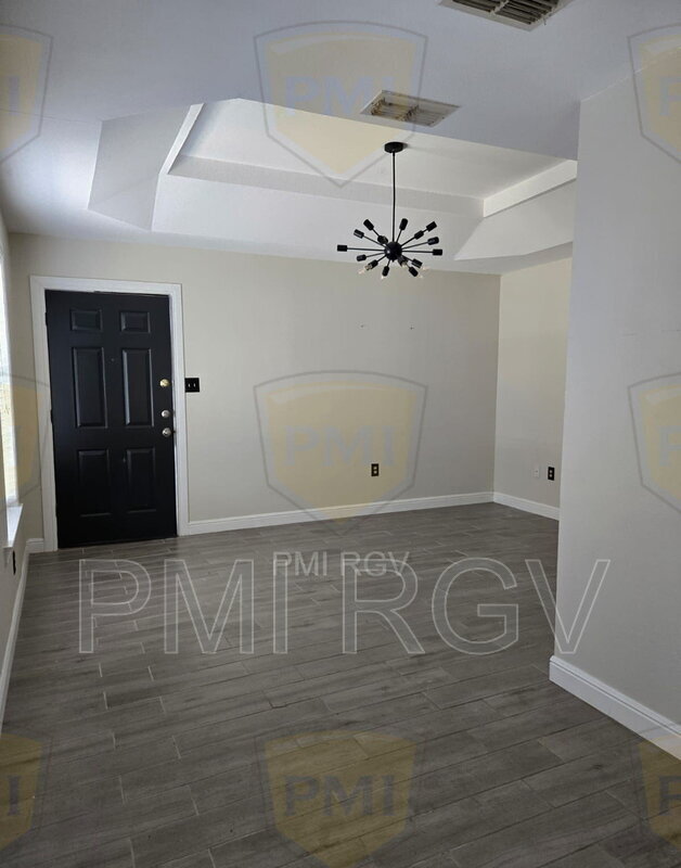 Building Photo - 2504 N 31st Ln