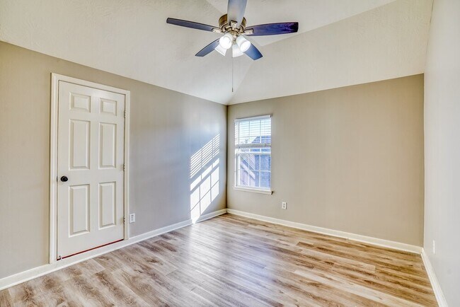 Building Photo - 17427 Stamford Oaks Dr