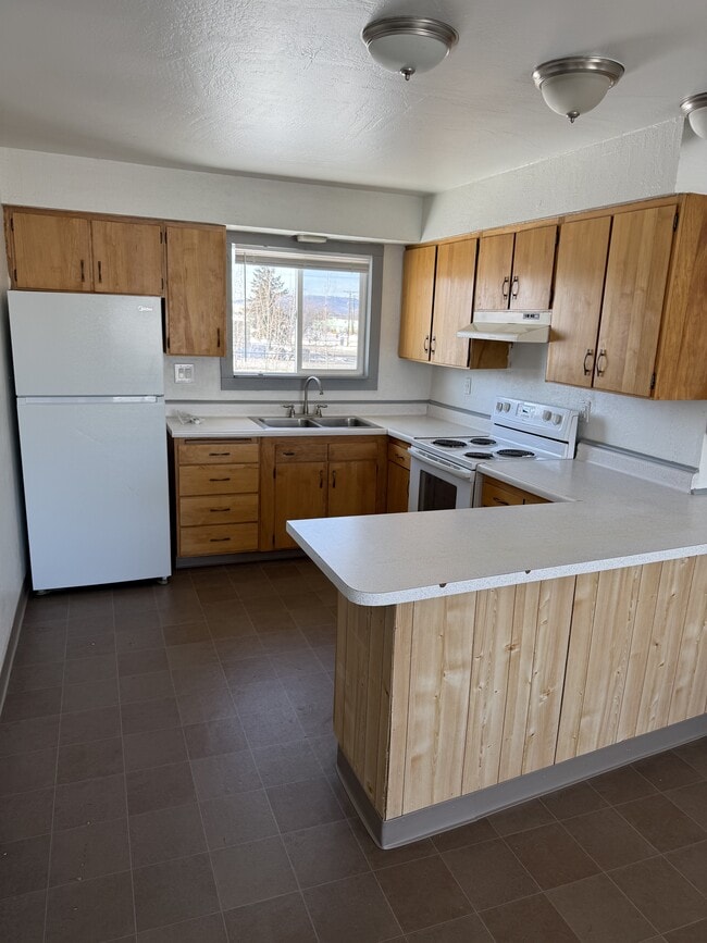 Building Photo - 827 17th Ave