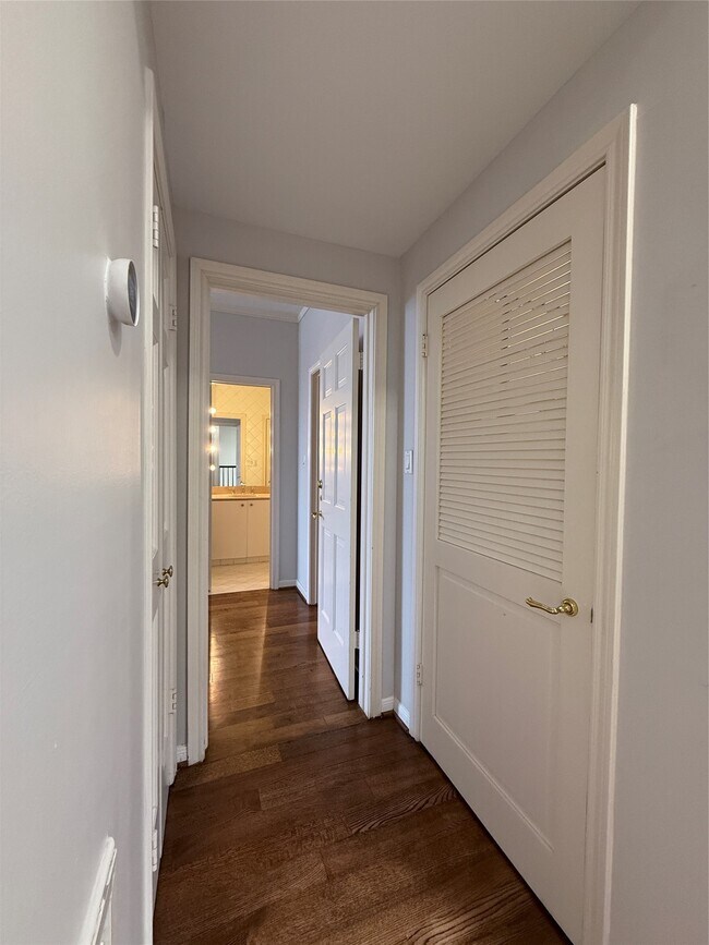 Building Photo - 2813 Saint St