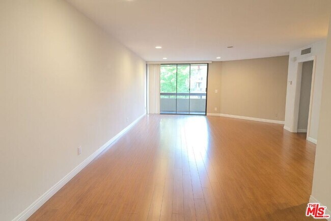Building Photo - 3961 Via Marisol