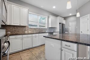 Building Photo - 18039 Branson