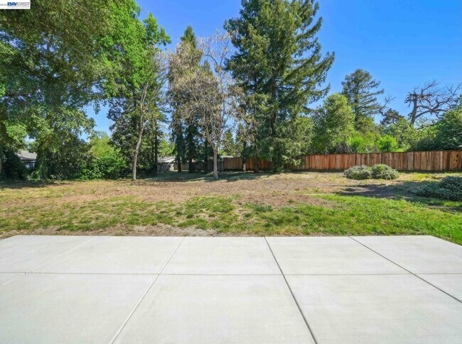 Building Photo - 72 Orchard Ct