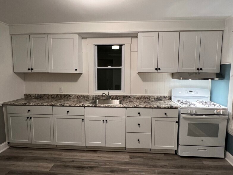 Newly installed kitchen - 5462 State Rd