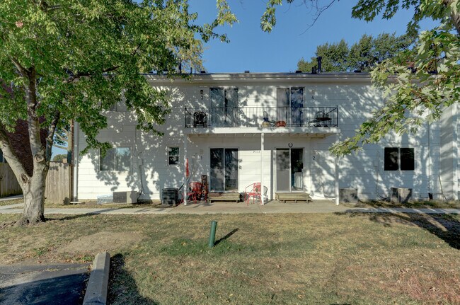 Building Photo - 9115 Nieman Rd