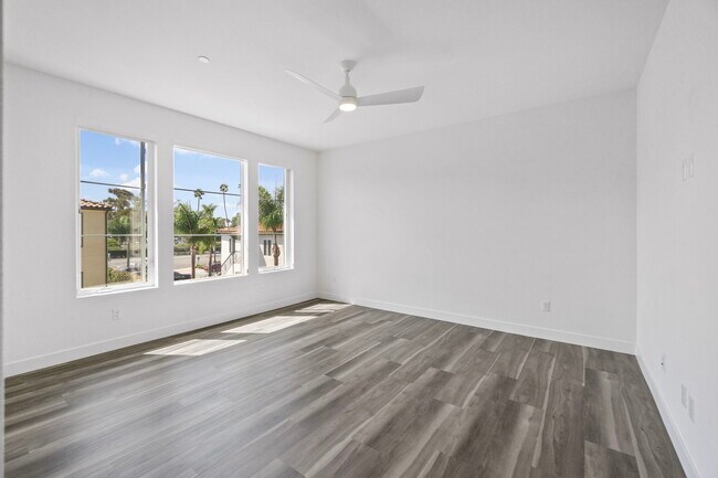 Building Photo - 1632 Doheny Way
