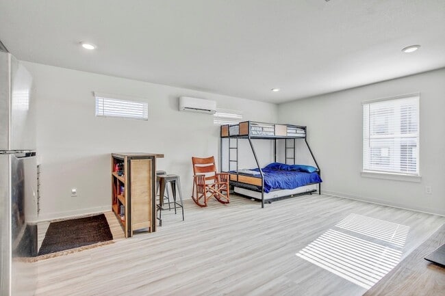 Building Photo - 223 Garner Dr