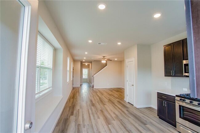 Building Photo - 17404 Bay Skipper Dr