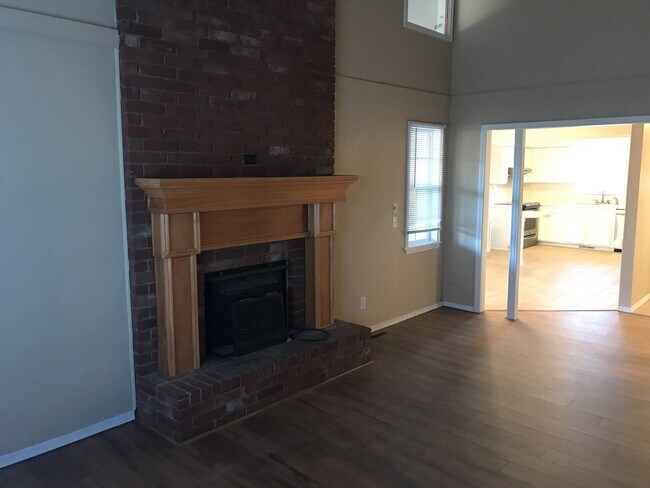 Building Photo - 3 Bedroom 2 Bathroom across from Kickapoo High School $1,495!