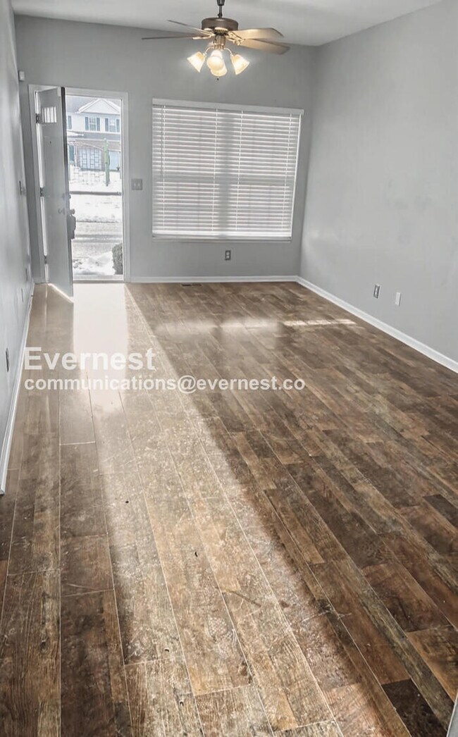 Building Photo - 2 Bed/2.5 Bath Condo with Garage / Pet-Friendly / Available Now!