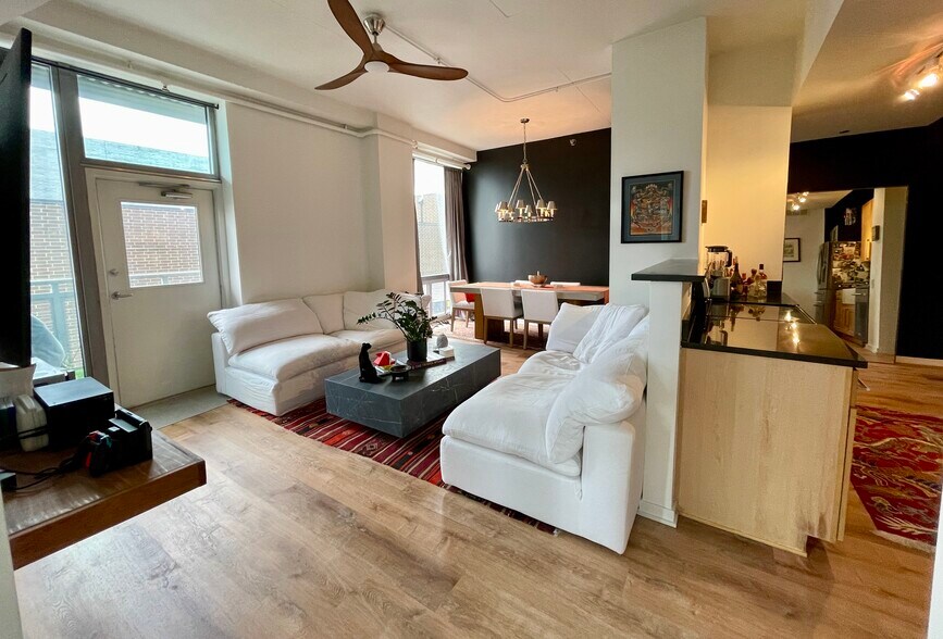 Overall Kitchen and Living room - 1000 W Leland Ave