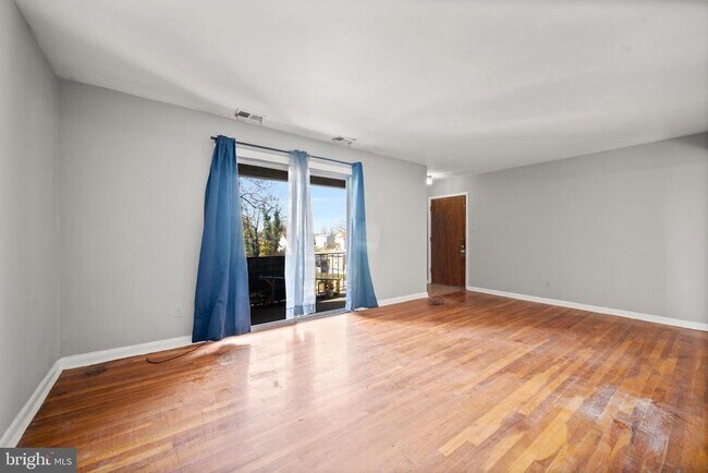 Building Photo - 6511 Parsons Ave