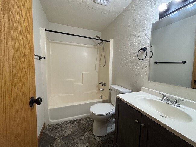 Building Photo - Regal Landing ||