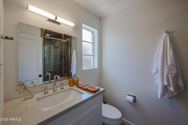 Building Photo - 901 W Berridge Ln