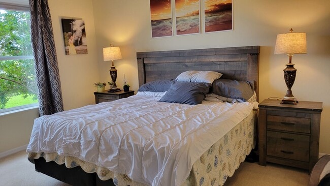 Building Photo - Annual UNfurnished 2/2 ground floor condo in water front boating community