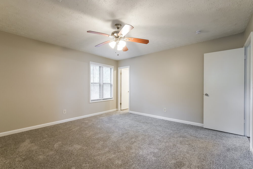 Building Photo - 319 Knollwood Ln