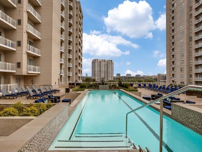 Building Photo - 3225 Turtle Creek Blvd
