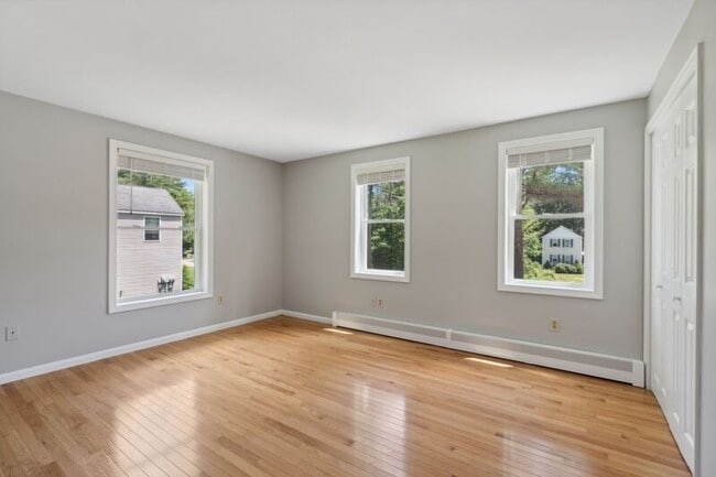 Building Photo - 10 Rose Terrace Cir