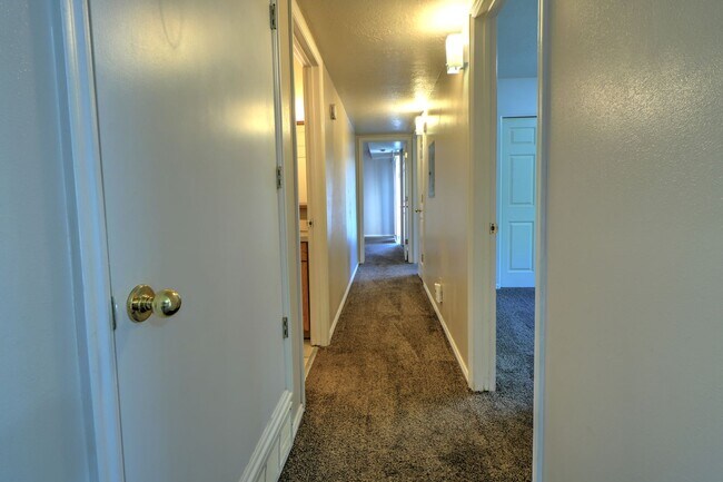 Building Photo - 1273 N 550 W