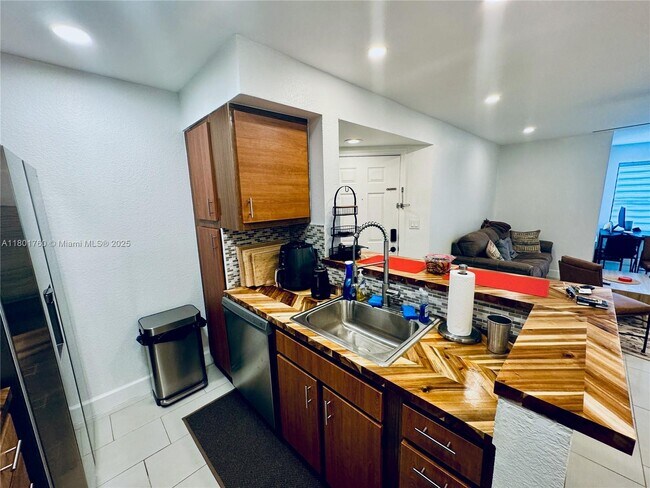 Building Photo - 2900 S University Dr