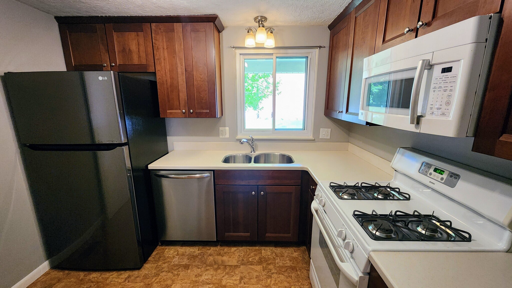 Building Photo - 4313 Hemlock Cir