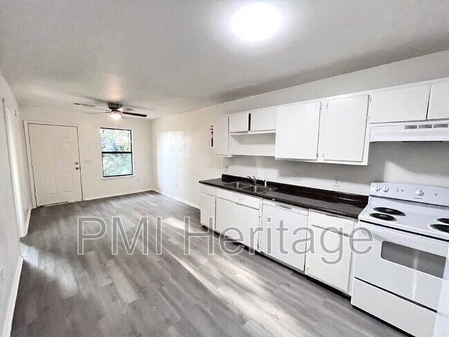 Building Photo - 606 Virginia St