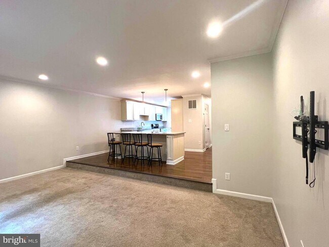 Building Photo - 1221 Kirby Cir