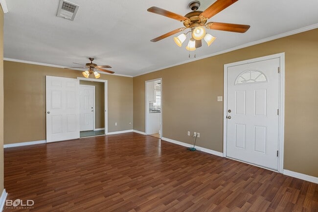 Building Photo - 1009 Dale Dr