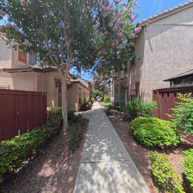 Building Photo - 4031 Cey Ct